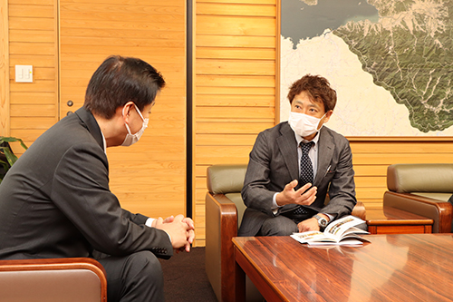 やきとりの技術習得ややきとり文化の情報発信に取り組まれてきた田中さん。ガイドブックも３月末に完成して各所で配布されている。