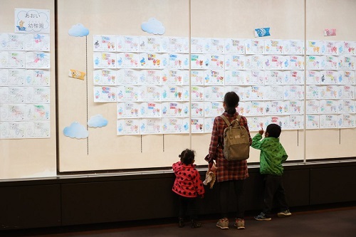 市内全保育園、幼稚園の塗り絵の展示