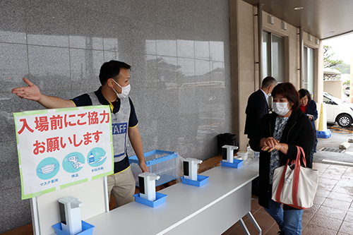 長門青年会議所などのボランティアが、誘導などの役割を担った
