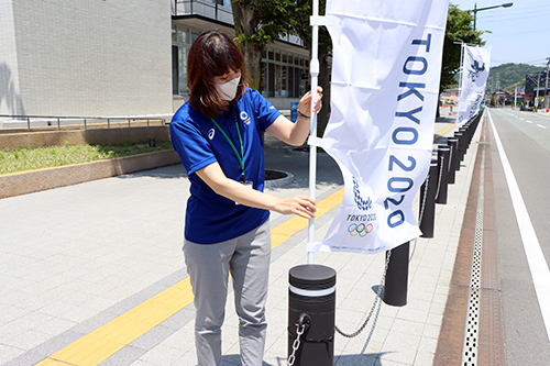市役所の周りにはのぼり旗も立てられた