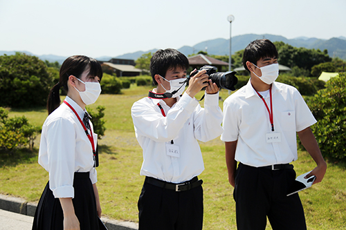 観光パンフレット作成のため、実際に自分たちで写真の撮影を体験