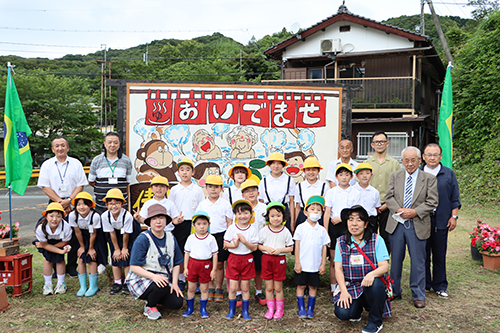 さいごに、関係者みんなで記念撮影をおこなった