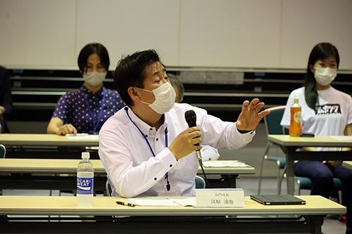 出された意見に対し、ひとつひとつ丁寧に答える江原市長