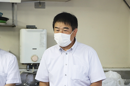 「白オクラの価値を高めていきたい」と話すながと物産合同会社の村田さん