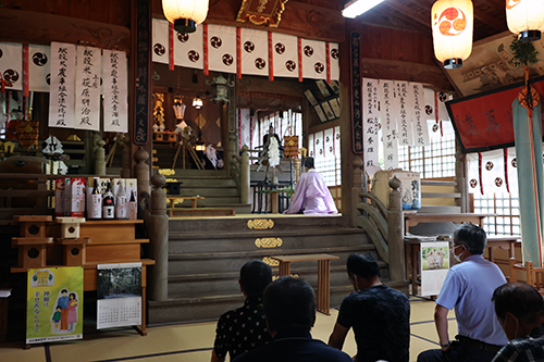 飯山八幡宮で行われた神事