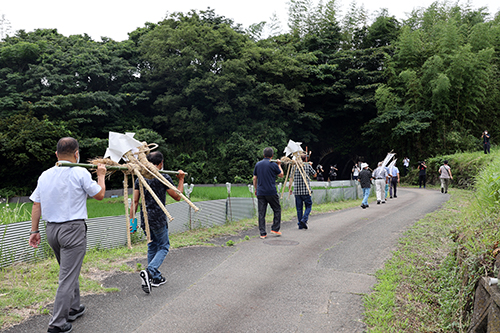 日置に入り、長崎地区にむけてサバーサマ、サネモリサマを運ぶ