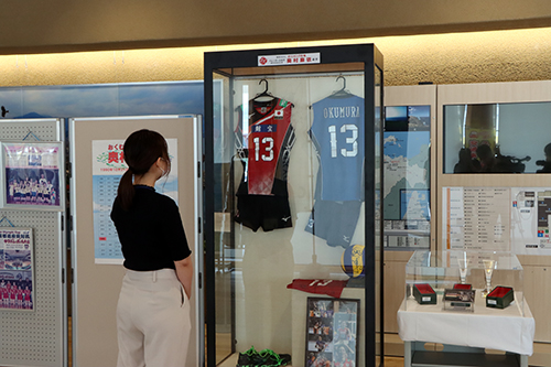 市役所の入口から近い場所に展示