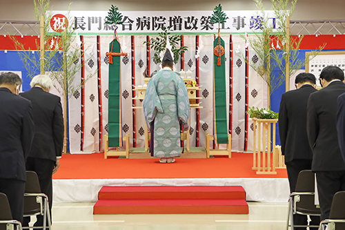 式典の前に神事が執り行われた