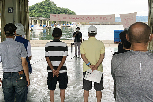 開会式であいさつをする江原市長