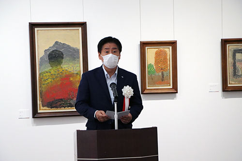 主催者を代表してあいさつする江原市長