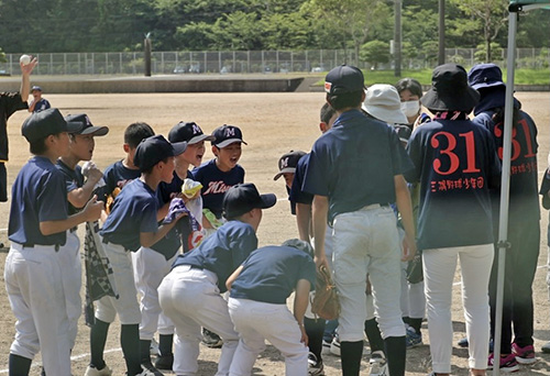 日置総合運動公園には暑さを吹き飛ばすように選手の大きな声が飛び交っていた