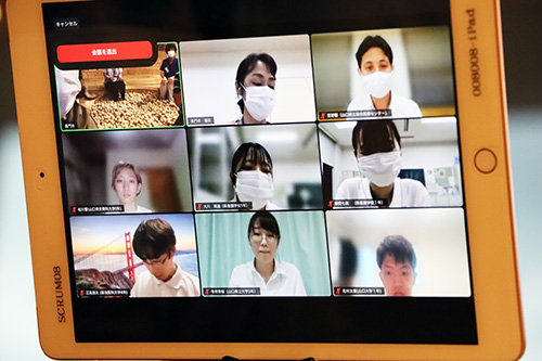 学生はオンラインで参加したため、コロナ終息後は実際に訪問したいとの声が相次いだ