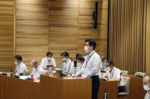 本議会に提出した１９議案、報告２件について江原市長が説明