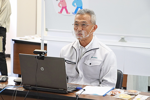 「来年こそは直接お渡ししたい」と話す末永代表理事組合長