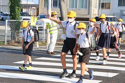 小学生の交通事故は登下校中が最も多く、普段から交通ルールを徹底することが重要