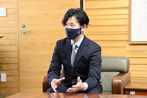 退任後は建築デザイン事務所の設立や宿泊事業にも取り組む