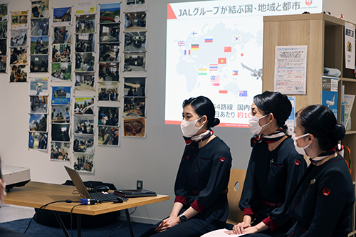 山口県は美しい風景とおいしい食べ物などがありたくさんの魅力を感じると話す客室乗務員