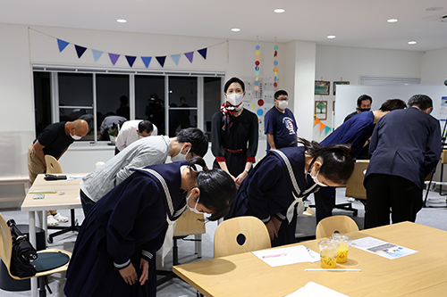 実際に３種類のおじぎを練習