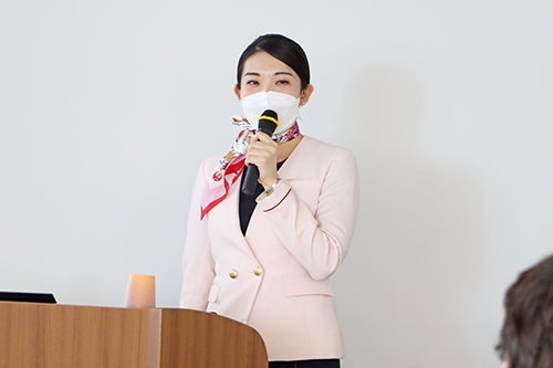 前半の講師を務めたJALスカイ九州の牛嶋友紀子さん