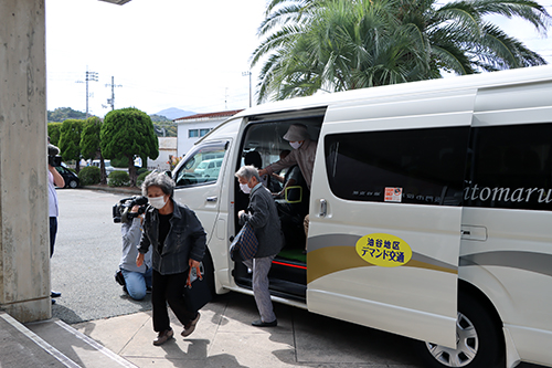 デマンド交通を利用して自宅から油谷支所に到着