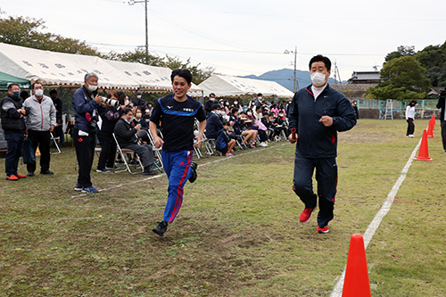 江原市長はリレーに出場