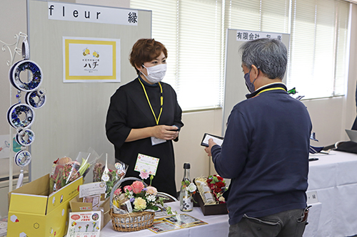 プレゼン後の交流タイムでは商品の詳しい内容を聞くことができた