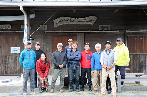 瀬戸内カヤック横断隊の隊員のみなさん。右から２番目が原隊長。