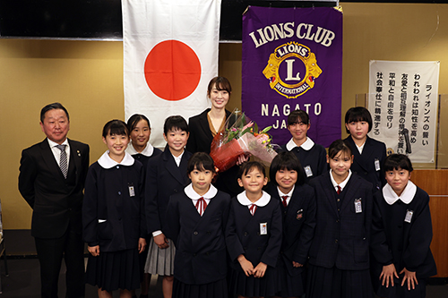スポーツ少年団の選手との記念撮影