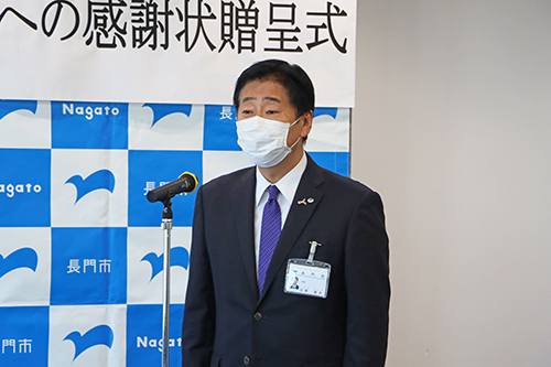 「円滑なワクチン接種を行うことができた」とボランティアの協力に感謝する江原市長
