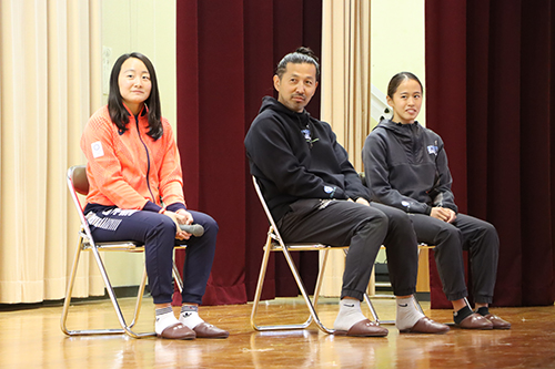 トークイベントに参加した（左から）平野選手、村杉ハイパフォーマンスディレクター、辰巳選手