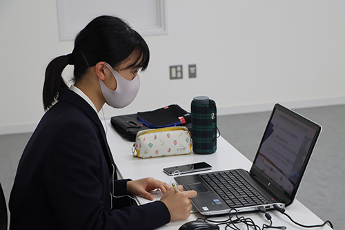 角川ドワンゴ学園の生徒と交流しながらのプログラムとなっている