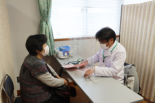 医師による予診で当日の体調などを確認
