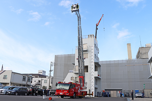 はしごは30mの高さまで伸びる