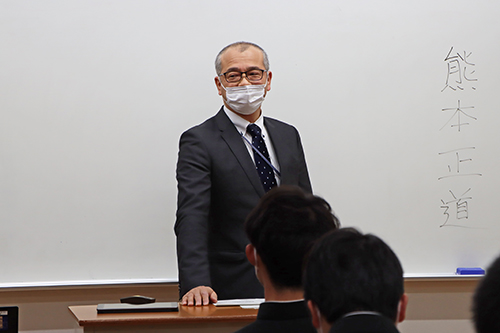 講師を務めた長門税務署の熊本正道署長