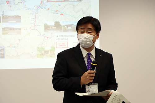 講評を述べる江原市長