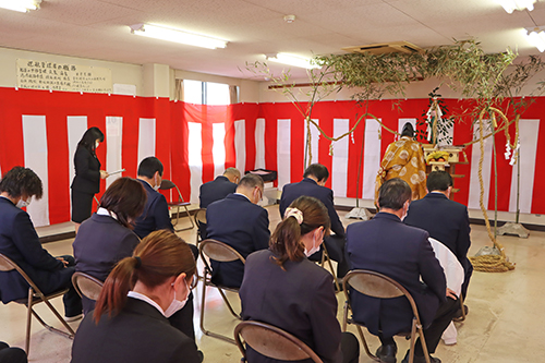 神事には関係者約10人が出席