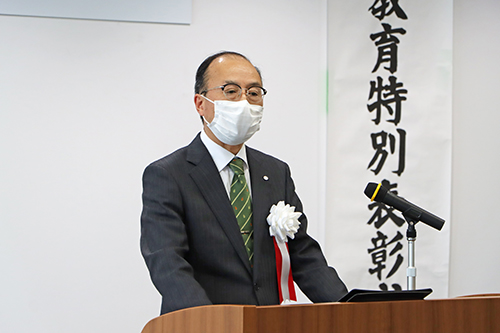 「ご家族、指導者に感謝を忘れずに」と話す伊藤教育長