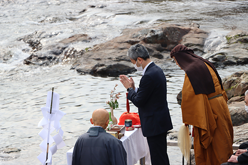 県内で初めて河川敷地占用許可準則の特区指定を受けて、川床テラスを設置するなど河川空間を活用した魅力づくりに取り組んでいる