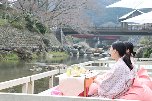 宿泊者も桜の季節を満喫できる