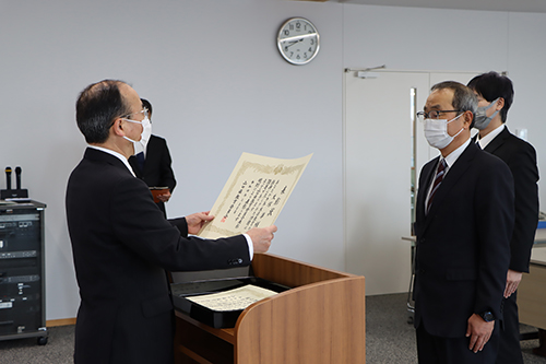 ３月２９日（火曜日）には退職する校長２名にも表彰状がおくられた