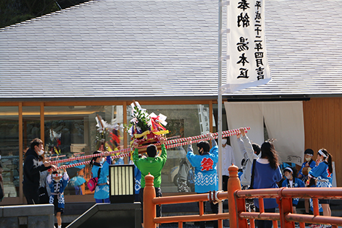 久しぶりの練り歩きとなった子ども神輿、地域を回って元気を届ける