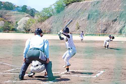 大津緑洋高校の豊岡投手が強力打線を相手に熱投