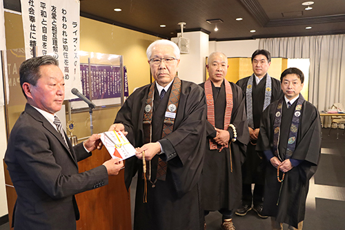 浄土真宗本願寺派山口教区大津西組がトンガ王国に対する義援金を贈呈
