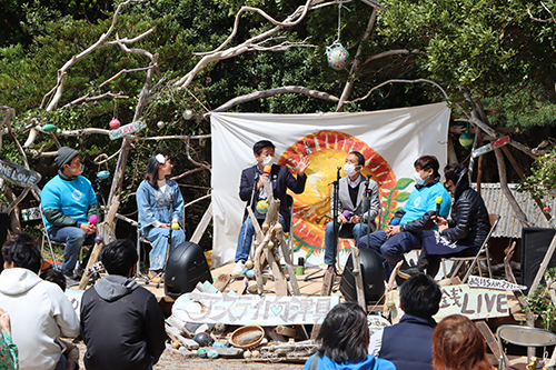 油谷青少年自然の家で開催された「アースデイ向津具2022」、環境に関するトークイベント