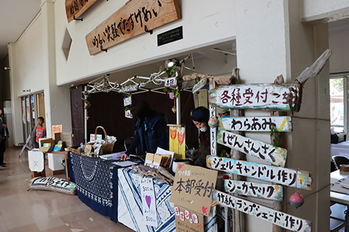 各種ワークショップや「ゴミゼロイベント」を目指して食器の貸し出しが行われた