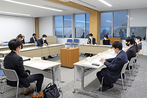 地域の若者とのまちづくりミーティングは市役所で開催された