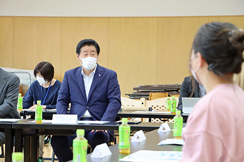 参加者一人ひとりに対して市長が丁寧に回答