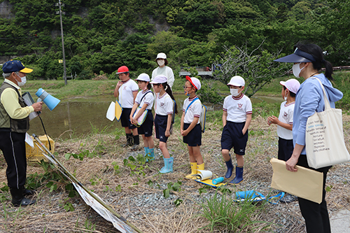 子どもたちから質問があり、アユや川の環境、漁業について学ぶ時間もあった