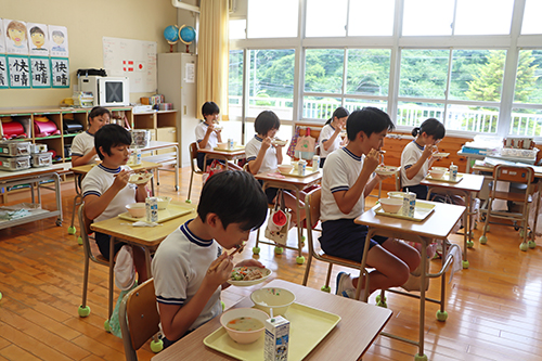 みんなで仙崎トロあじをいただきます！