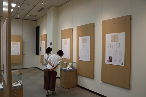 金子みすゞ記念館の企画展示室ではじまった企画展